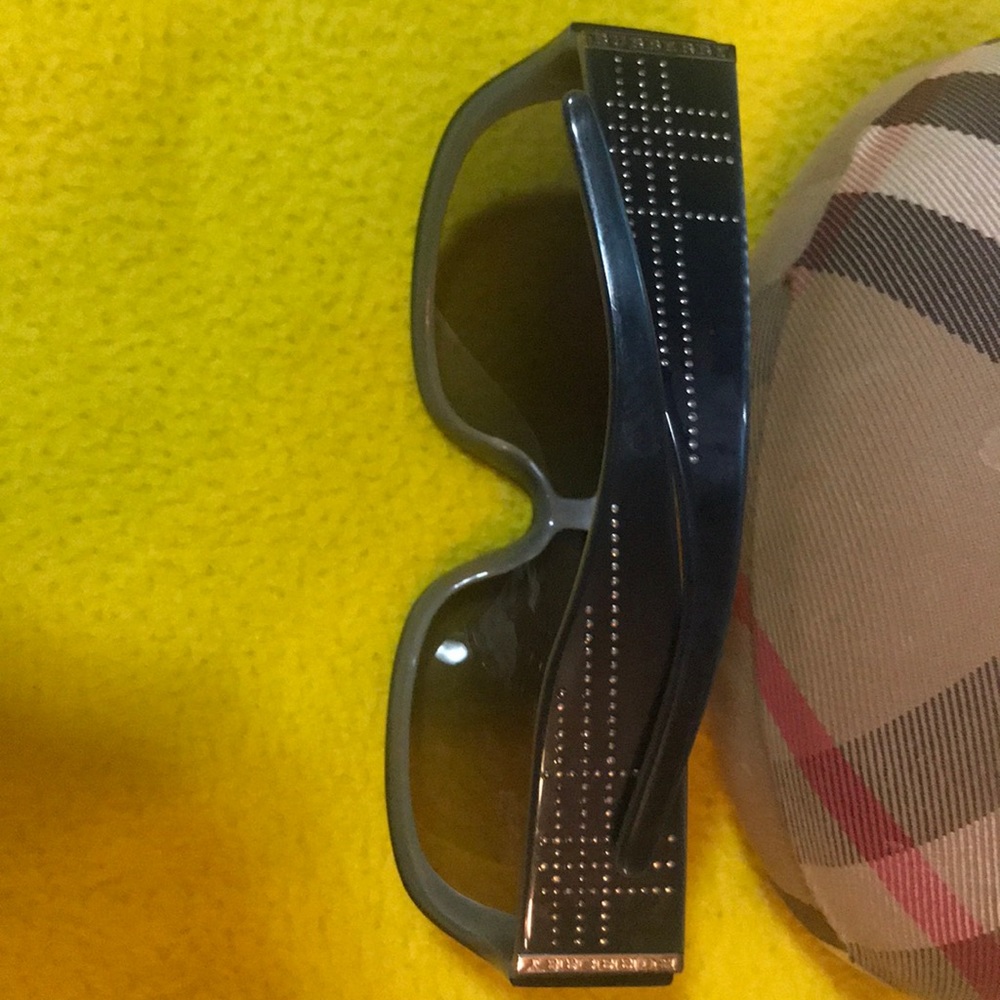 Authentic Blue Burberry Sunglasses - Picture 4 of 5